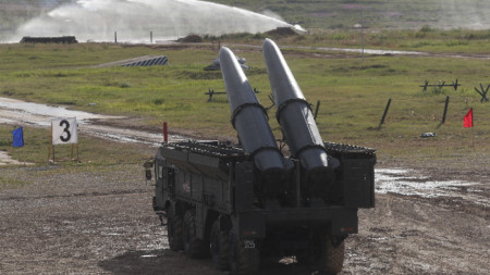 Пускови установки на ракетни системи Искандер М са били разположени в