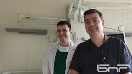 Д-р Петър Илиев и д-р Васил Козаров (от ляво на дясно)