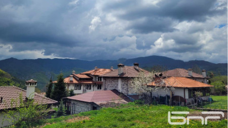 И в най-отдалечените кътчета на планината слушат радио.