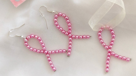 Обеци с колие, посветени на каузата