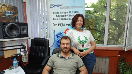 Станил Попов и Милка Колдамова в студиото на Радио Стара Загора