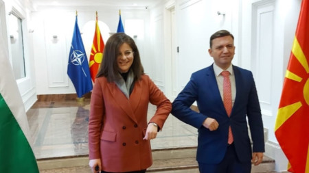 Министърът на външните работи Теодора Генчовска се срещна в Скопие