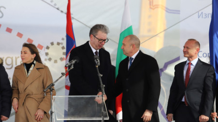 Президентите на България и Сърбия Румен Радев (вдясно) и Александър Вучич дадоха начало на строителството на системната газова връзка между двете страни