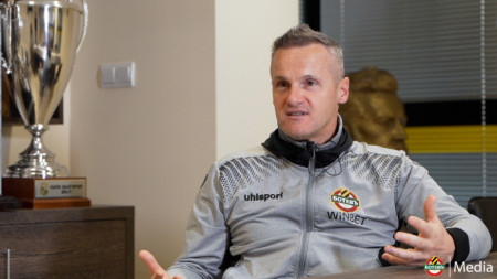 Старши треньорът на Ботев Пловдив Азрудин Валентич изрази недоволството