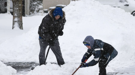 Снежната покривка в Илинойс надхвърли 30 см
