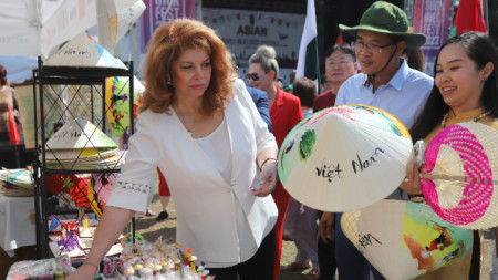 Вицепрезидентът Йотова откри четвъртото издание на Азиатския фестивал 