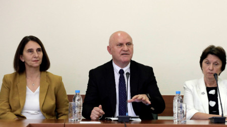 Министърът на образованието Галин Цоков (в средата)