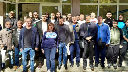 Димитър Георгиев с преподавателите от спортното училище