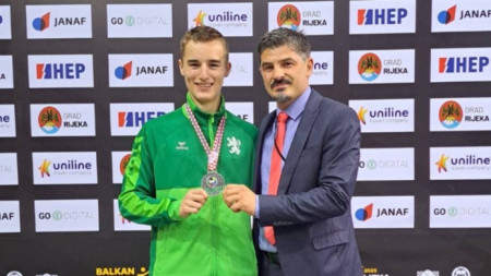 Николай Стефанов ( в ляво) с президента на федерацията Николай Цанев