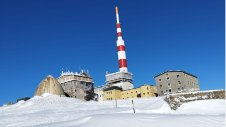 Радиотелевизионната станция на връх Ботев