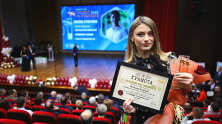 Антонина Лозанова печели приза 
