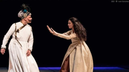 Театър Азарян представя на 7 и 8 октомври спектакъла Шахнаме