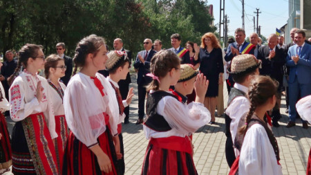 Илияна Йотова във Винга, Румания, на празник на банатските българи за юбилей на изградена от тях църква 