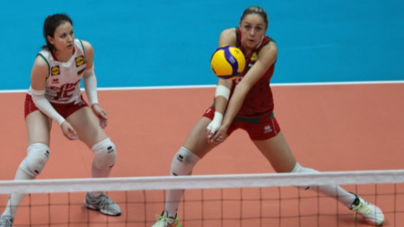 Жана Тодорова (вляво) и Мирослава Паскова играха срещу Италия.