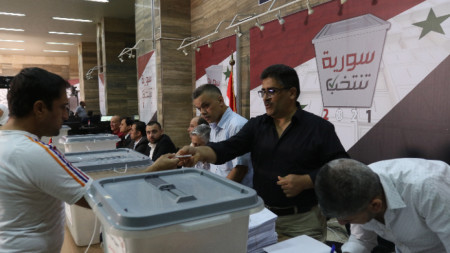 Избирателните секции в Сирия отвориха врати за днешните президентски избори