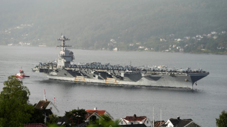 Американският самолетоносач 