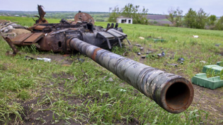 Част от унищожен руски танк край село Мала Роган край Харков, 13 май 2022 г.