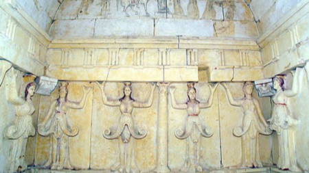 Тракийската гробница край с Свещари която е паметник от списъка