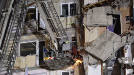 При взрива в жилищния блок загинаха най-малко 37 души