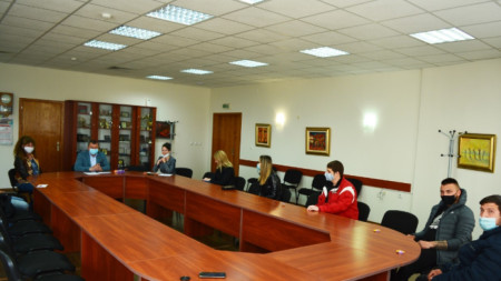 Абитуриенти от Павликени на среща с кмета Емануил Манолов
