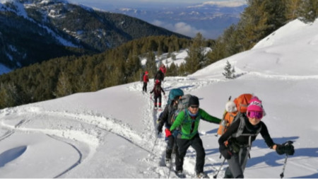 Зимната планина поставя пред туристи и скиори изисквания които ще