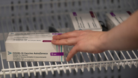 Полша дари над 100 000 дози от ваксината на Астра