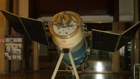 Први бугарски сателит „Интеркосмос-Бугарска 1300”