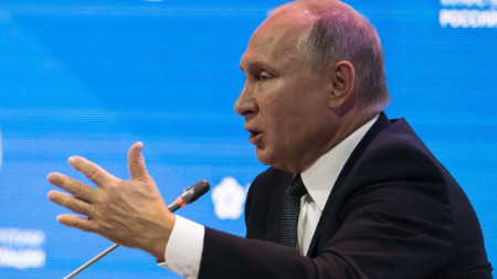 Владимир Путин изрази изненада, че модератор на енергиен форум в Москва е засегнал темата за отравянето на бившия шпионин Сергей Скрипал.