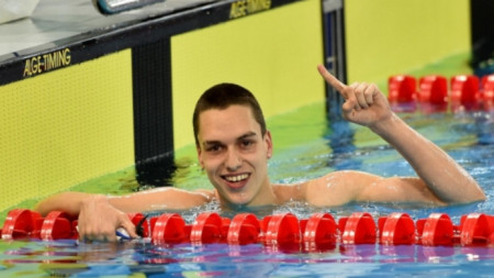 Националът Калоян Левтеров спечели златото на 100 метра гръб за