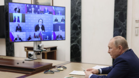 Президентът на Русия Владимир Путин нарече самоубийство отказа на европейските