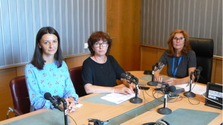 Екатерина Лазарова, Петя Златева и Цвета Николова (отляво надясно) в студиото на програма „Христо Ботев“