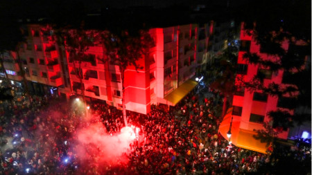 Хиляди празнуваха цяла нощ в Рабат.