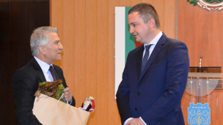 Преди 2 години кметът на Варна Иван Портних и Стилиян Баласопулов, председател на Националния съюз на трудовопроизводителните кооперации за хора с увреждания (ТПК), подписаха споразумение за сътрудничество.