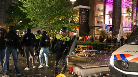 Полицията в Ротердам е задържала 72 ма привърженици на Фейенорд които