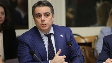 Министърът на финансите Асен Василев на заседанието на Комисията по бюджет и финанси на НС - 28 ноември 2023 г.