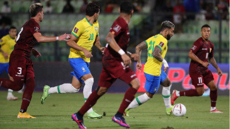 Бразилия продължи безупречното си представяне в световните квалификации в зона