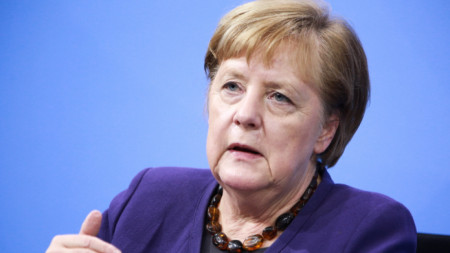 Германският канцлер Ангела Меркел призова премиерите на 16 те провинции да