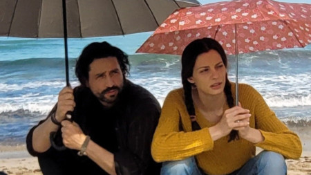Кадър от филма „Защото обичам лошото време“