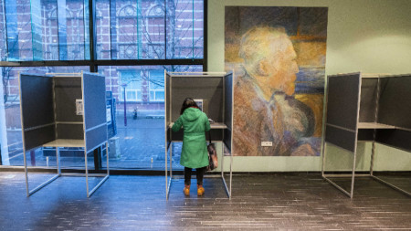 В Нидерландия започна третия и последен ден на предсрочните парламентарни