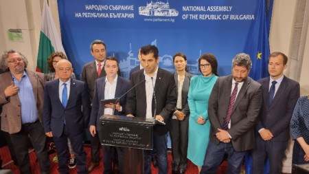 В кулоарите на Народното събрание, представители на „Продължаваме промяната-Демократична България“ дадоха изявление за медиите, 1 юни 2023 г.