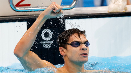 Евгени Рилов е непобедим в олимпийския басейн.