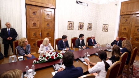 Среща на президента Радев с представителите на ПП-ДБ