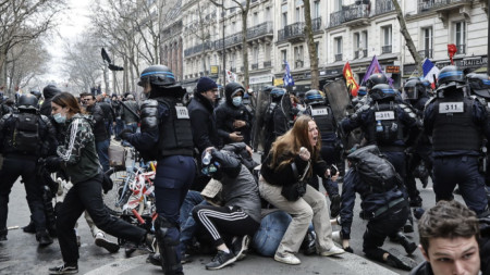 Сблъсъци на демонстранти и полиция в Париж, 28 март 2023 г.
