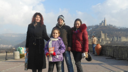 Ülkemizde 2019'da ilk müze ziyaretçisi olan 8 yaşındaki Boyana ve ailesi.
