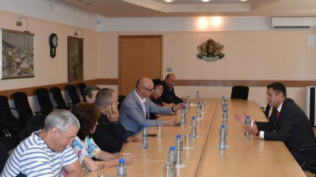 Представители на синдикатите на среща с министъра на икономиката и индустрията Никола Стоянов