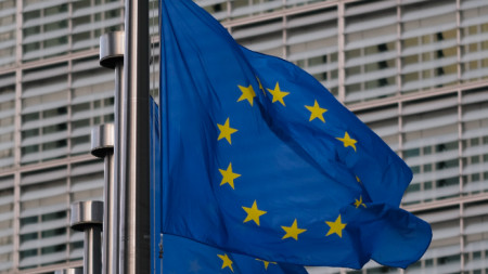 Съветът на ЕС удължи санкциите за разпространение и употреба на