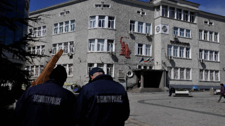 Затворено училище заради бомбена заплаха в Бургас, архив.