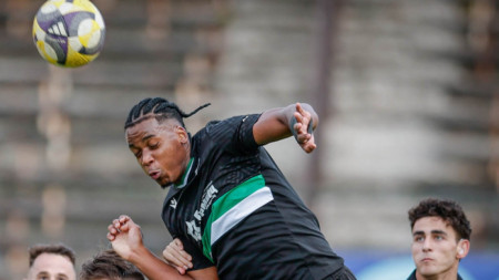 Португалецът Сидней вкара два гола за 