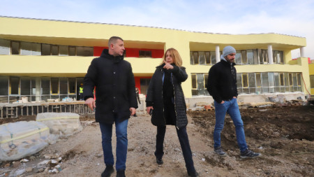 Кметът на София Йорданка Фандъкова провери изграждането на детска градина в „Манастирски ливади“.