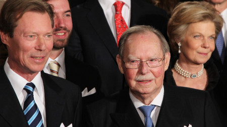 Великият херцог на Люксембург Жан (вдясно) по време на 90-ия си рожден ден през 2011 година